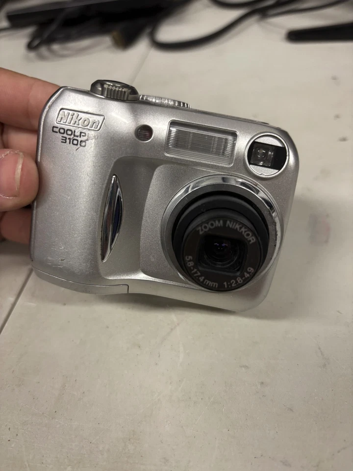Nikon COOLPIX 3100 3.2MP Digital Camera Silver 3x Optical Zoom WITH SD CARD - Image 4 of 4