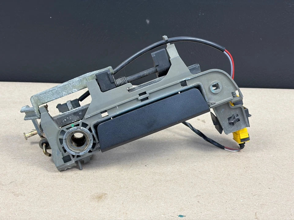 1996-2002 BMW Z3 passageiro direito lado direito exterior maçaneta da porta trava puxar - Imagem 2 de 4