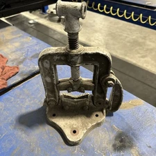 Vintage Pipe vice clamp hinged Bench plumbers Machanic Manual hand tool NO MARK