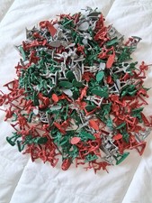 250 Plastic Soldier Army Men Lot Green Red and Silver 1.5 Inches Tall w/ Case