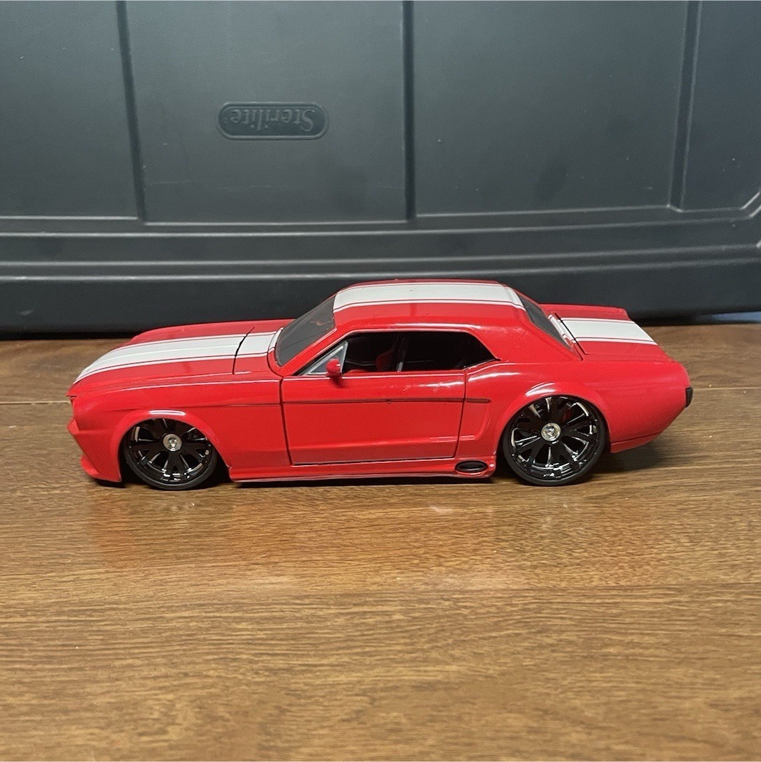 Ford Mustang Red & White Diecast Car Model with Racing Stripes 1/24
