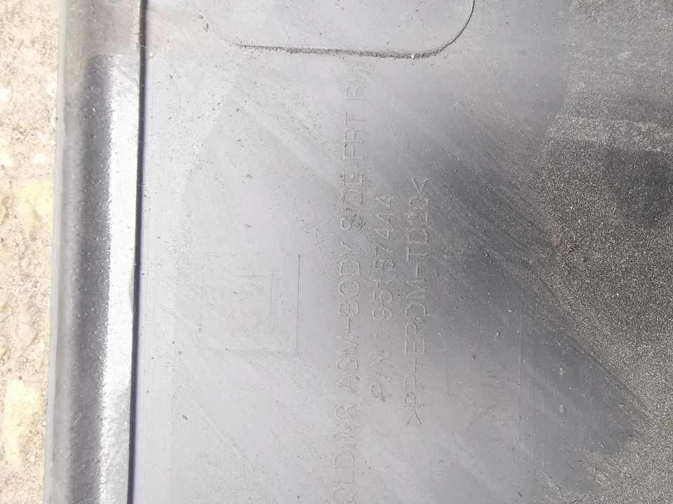 VAUXHALL MOKKA X DOOR LOWER TRIM MOULDING FRONT RIGHT   J13 (2016-2019) - Image 3 of 4