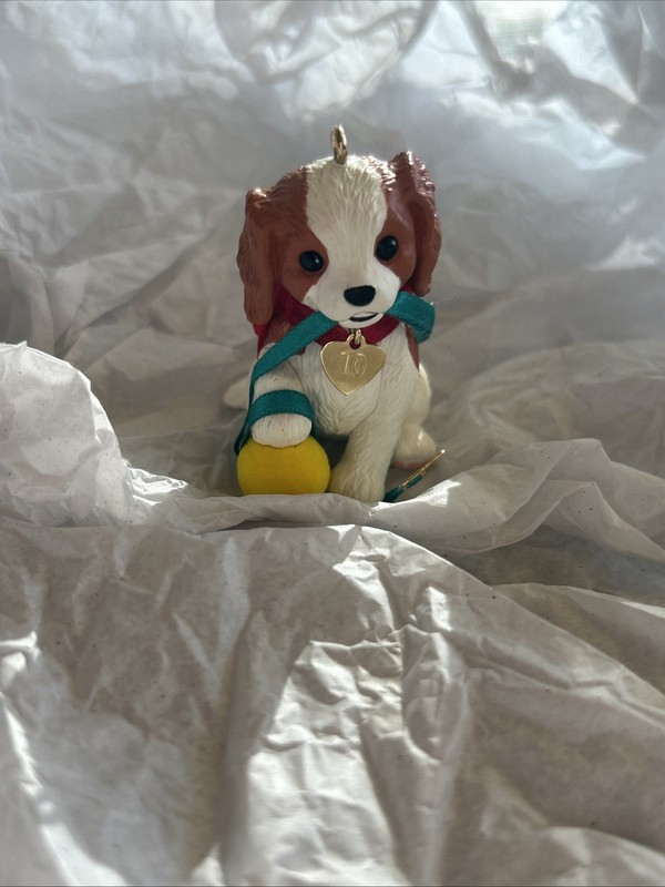 Hallmark Keepsake Christmas Ornament Puppy Love Fetch Mint Cavalier Spaniel 2010