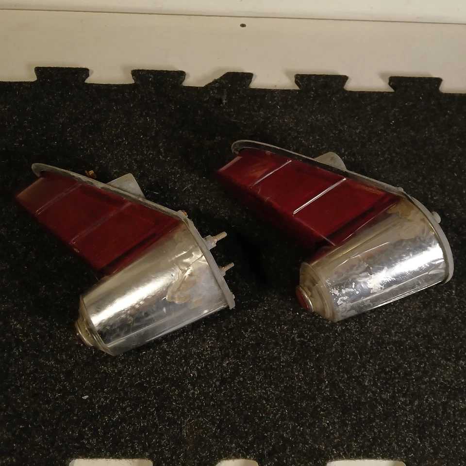 Par de conjuntos de luces traseras Plymouth Belvidere Savoy Plaza 1955 # 1604768 1604761 Foto 2 de 4