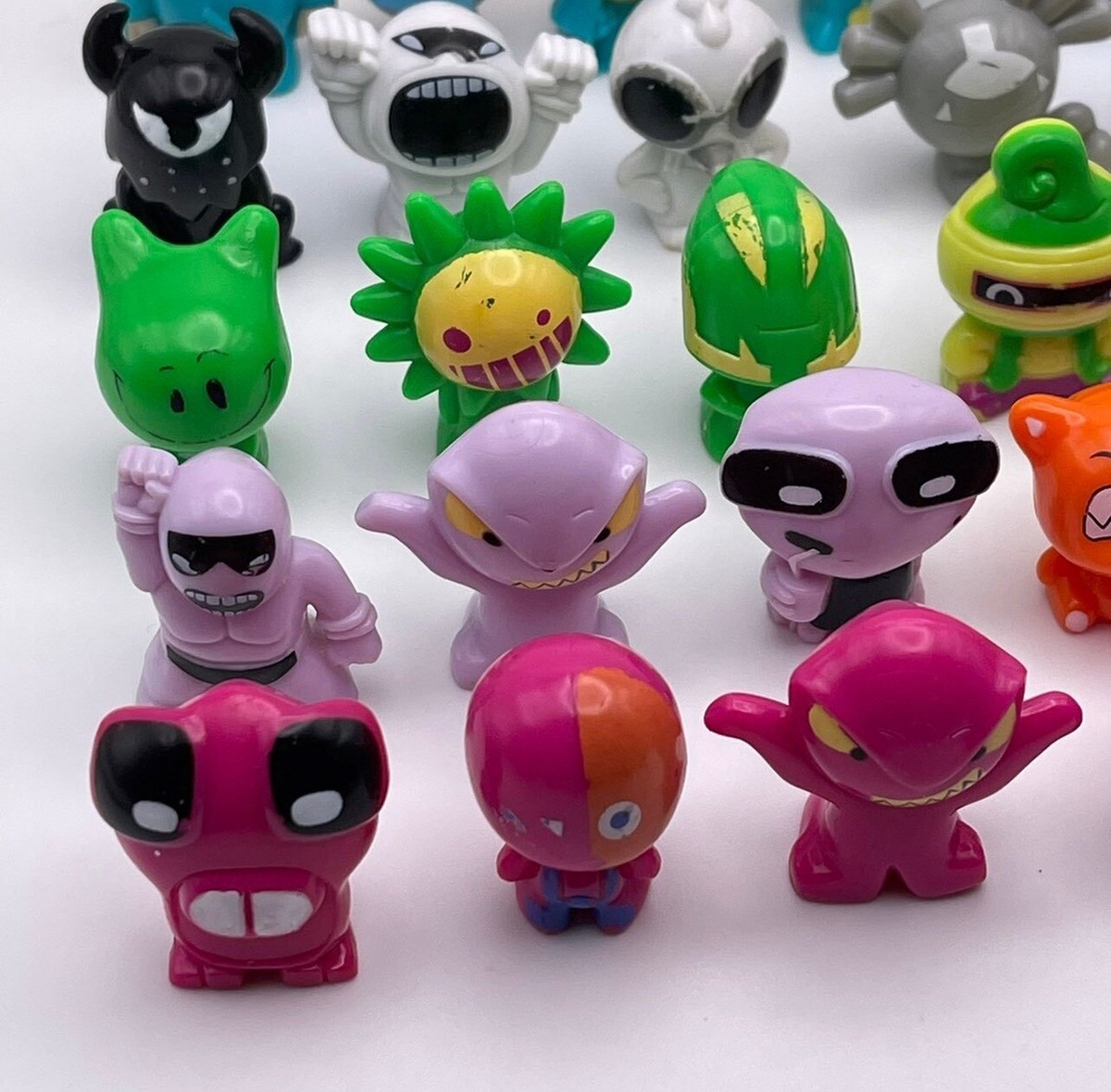 Magic Box Gogo's Crazy Bones Figure LOT OF 41 Kokubu Skull B-Boy