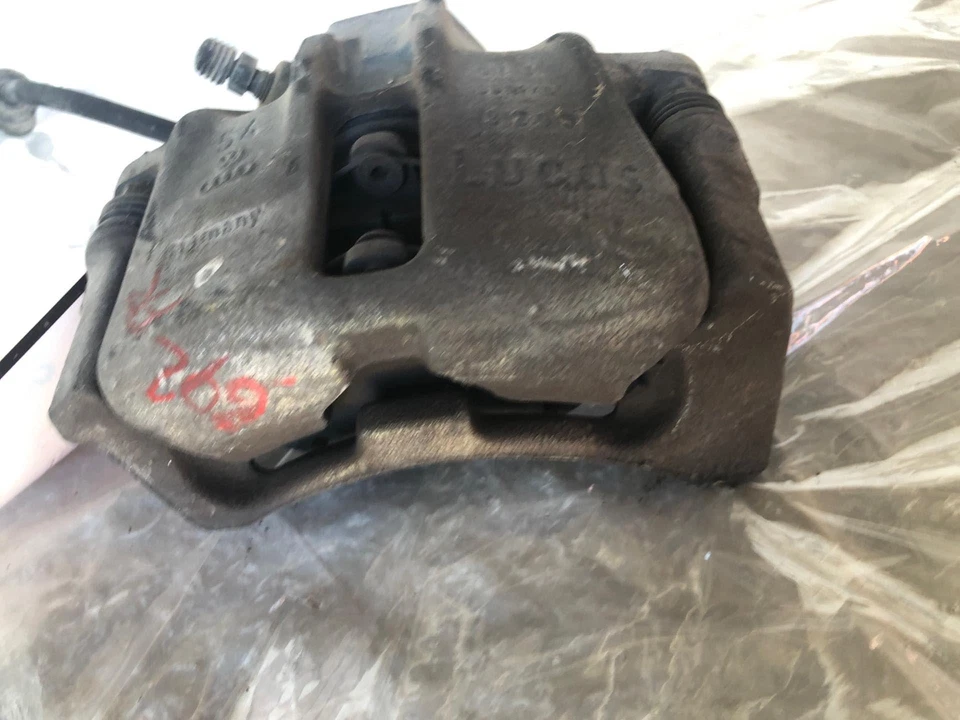 Оригинальный суппорт переднего тормоза правосторонний для Volkswagen Cabrio LX 2002 256 мм под правую руку - Изображение 2 из 4