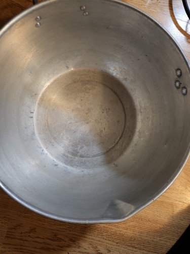 Wear-Ever No.122 Aluminum Stock Pot 8 qt Metal Handle Pour Spout lid very good - Picture 7 of 7