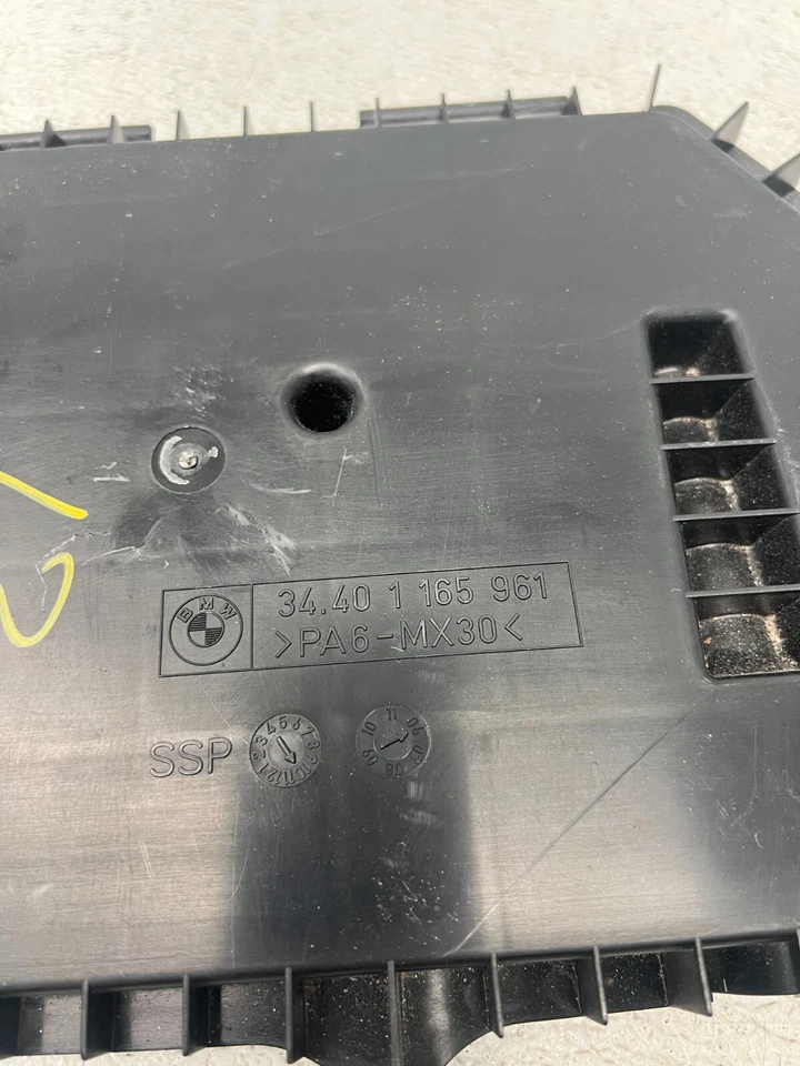 2005-2008 BMW 750LI Emergency Parking Brake Actuator Motor Cover OEM 34401165961 - Imagem 4 de 4