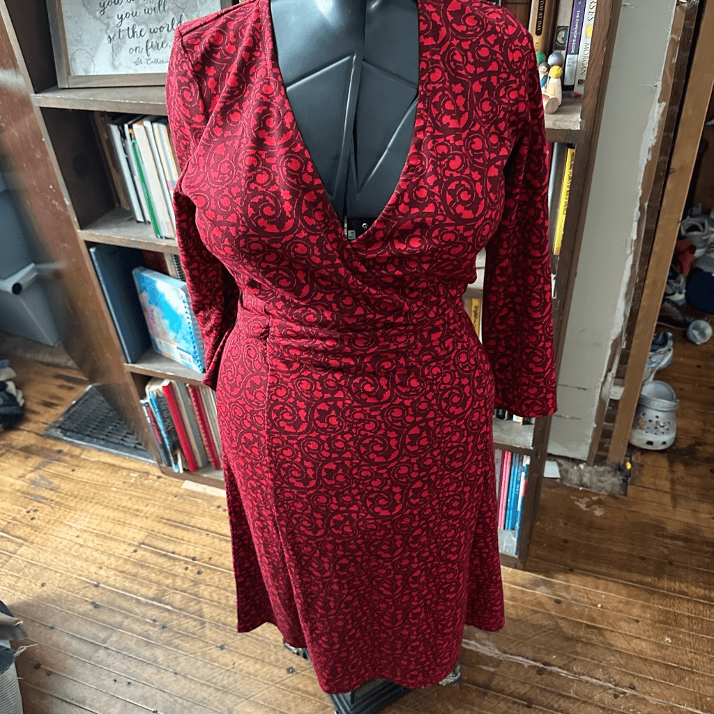 Lands End S red v-neck ruched knit travelcore dress