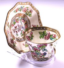 Clear Cup and Saucer Display Stand : Tea Set Display