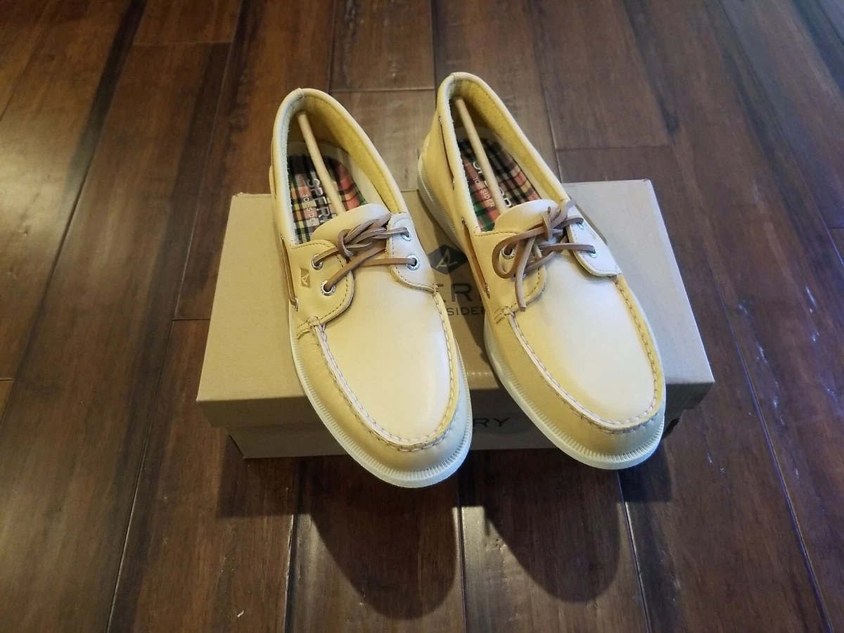 Sperry one eye store boat shoe