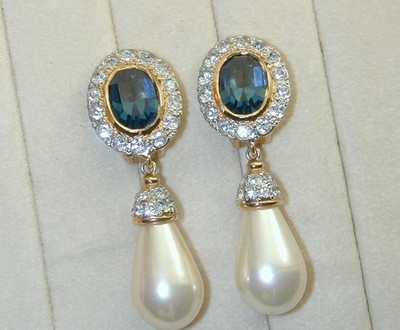 Elegant Vintage Vogue Bijoux Faux Sapphire Pearl Tear Drop Dangle Earrings