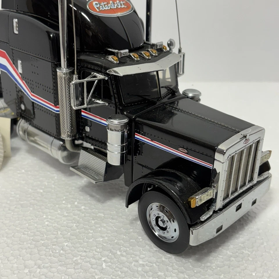 VTG ✅ Franklin Mint Peterbilt 379 Black Semi Truck Diecast 1:32 Model w/ Sleeper - Image 4 of 4