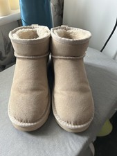 UGG Women's Suede Boots Size 6