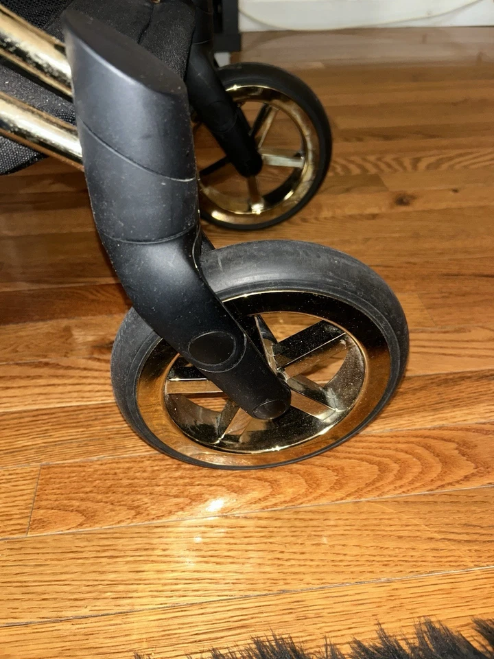 Cochecito de bebé Cyber Priam Jeremy Scott - Wings con cubierta de lluvia Foto 4 de 4