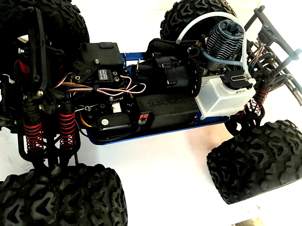 Traxxas T-Maxx 1/10 Monster Truck  nitro roller 2.5 - Image 3 of 3