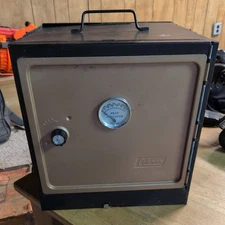 Coleman camp oven in great shape
