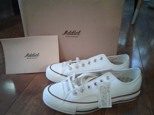 chuck taylor low white