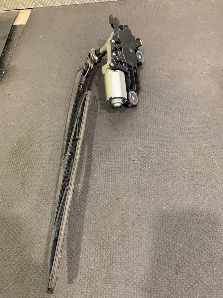 Motor limpiaparabrisas trasero Mazda 3 2006 0390201588 #2 Foto 2 de 3