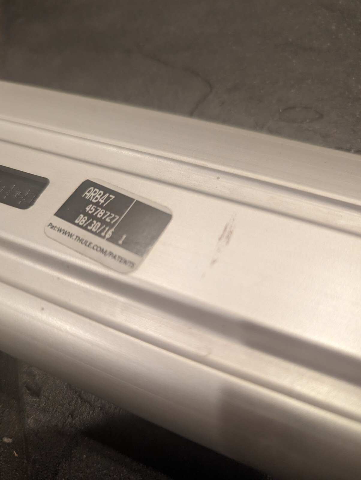 Thule ARB47 47 Inch AeroBlade Load Bars (Pair) Roof Rack System Good