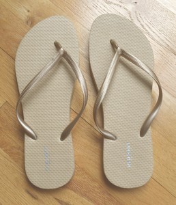 ladies size 9 flip flops