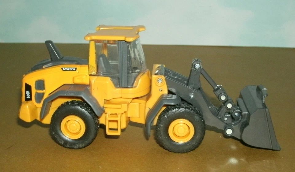 1/55 Scale Volvo L60H Wheeled Front Loader Diecast Toy (5.25") New-Ray 32093 - Image 3 of 4