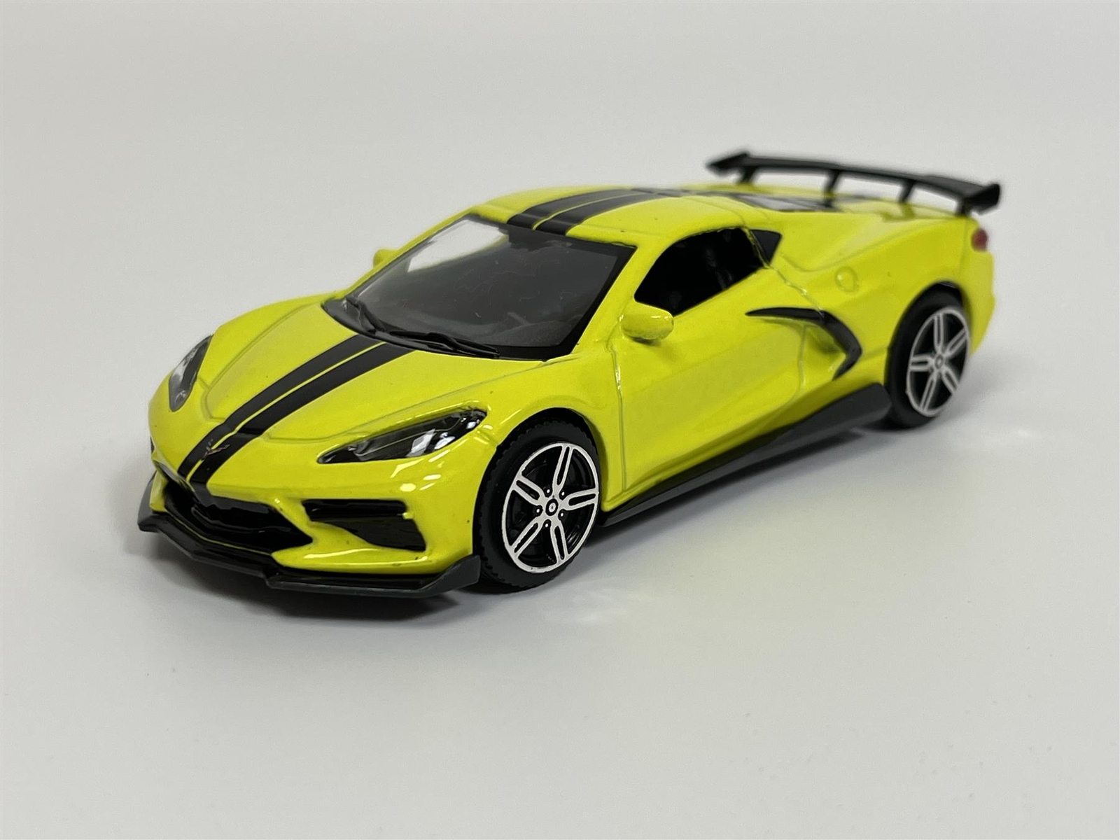 2020 Chevrolet Corvette Stingray Coupe Yellow Black Stripes 1:43 Burago 183000