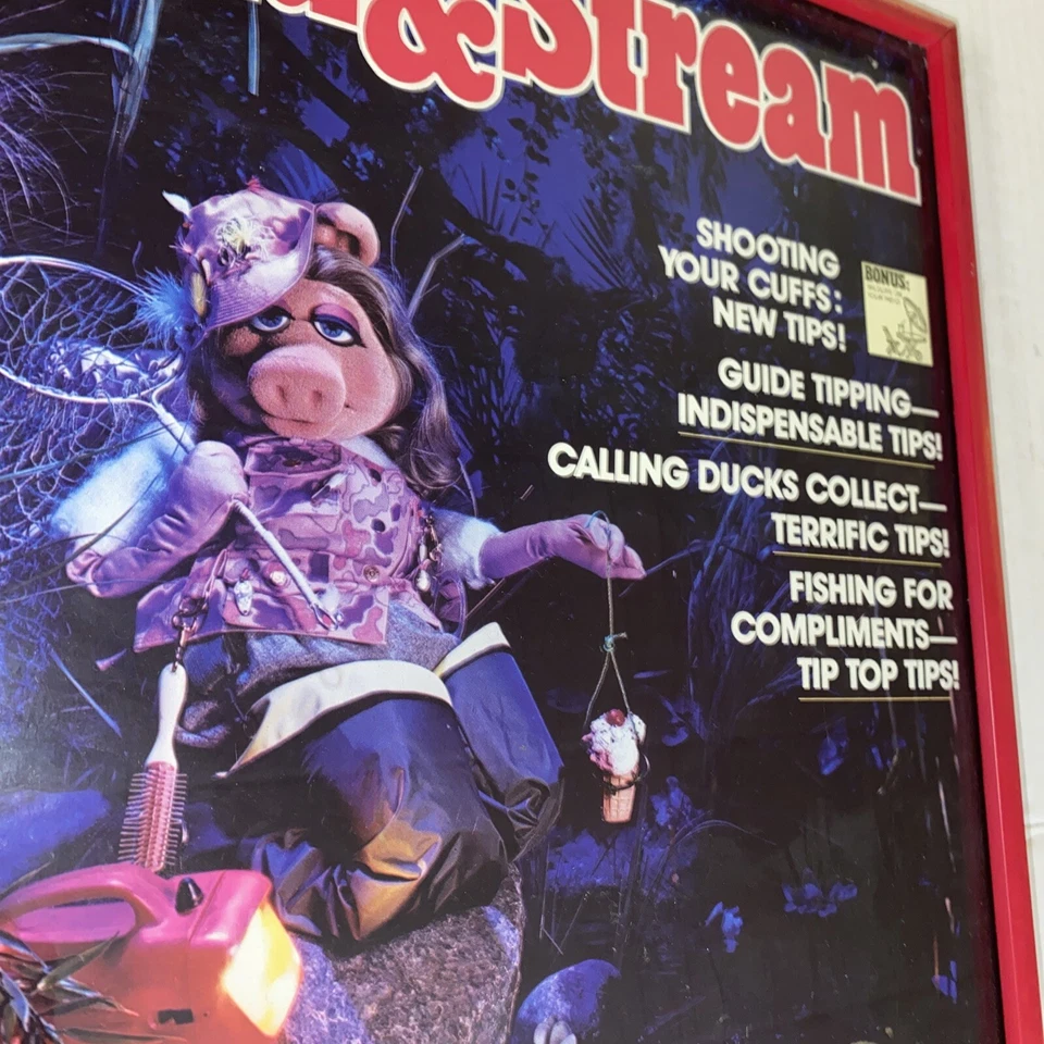 Portada de revista Miss Piggy imitación campo y corriente enmarcada de colección The Muppets Kermit Foto 3 de 4