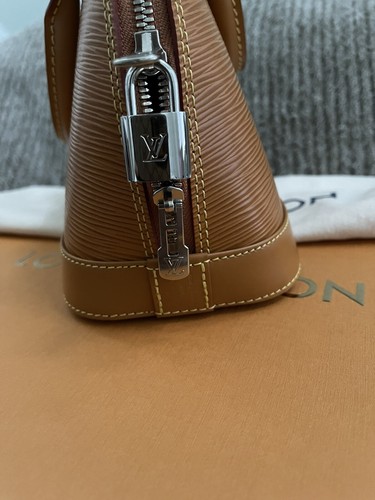 louis vuittons Alma Bb - Picture 4 of 12