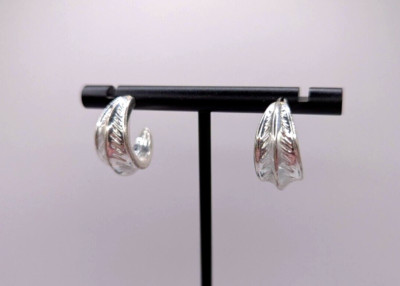 Silver-tone Half Hoop Feather Pattern Stud Earrings