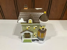 A 2019 Cobblestone Corners Christmas village house GREEN HOUSE BROWN ROOF