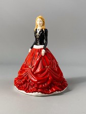 BOXED Royal Doulton Festive Stroll Christmas Day 2017 Figurine HN 5854 17cm