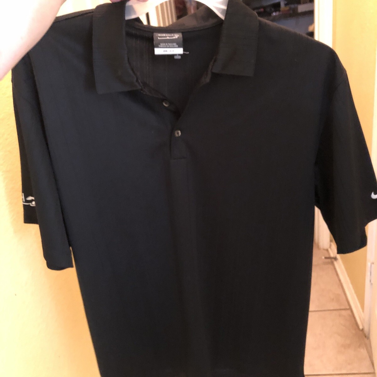Nike Dri Fit Golf Short Sleeve Shirt Collared 3 Buttons Exel On Other Sleeve View 2