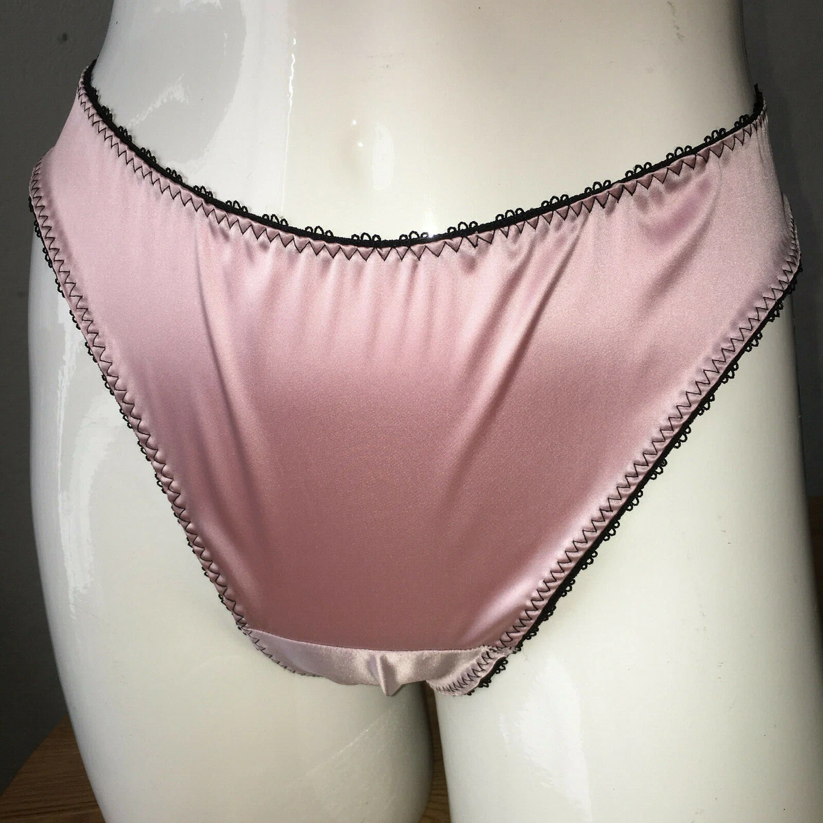 Womens underwear salmon pink stretch satin thong size 18 by Moonrise  Lingerie