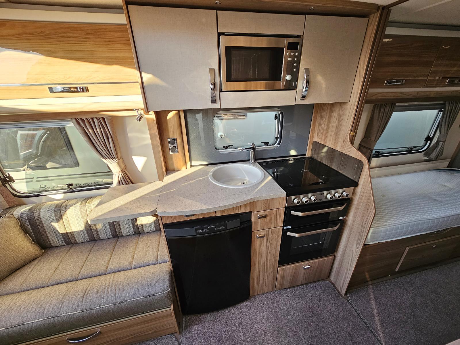 Quality Used 2016 Swift Fairway 565 Fixed Twin Beds 4 Berth Single