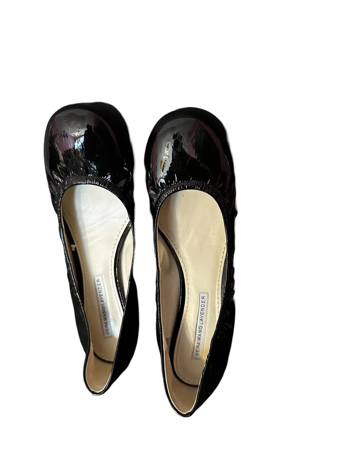 Vera Wang Zapatos Lavanda Ballet Pisos Charol 8.5M Negro Usado en Excelente Condición Foto 2 de 4