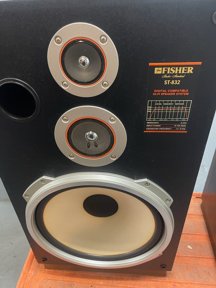 1 Pair Of Vintage Fisher Hi-Fi Speakers Model ST- 832 Great Condition