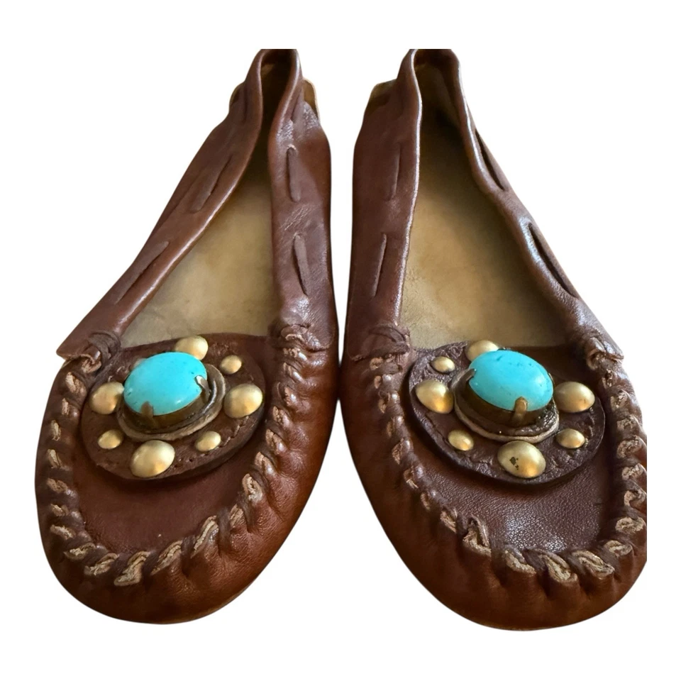 Mocasín Miu Miu Plano Cuero Marrón Dorado Tachonado Turquesa Talla EU 38 US 8 Mocasín Foto 2 de 4