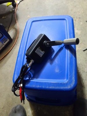 Humless Hand Crank Generator Portable High Efficiency 30W V= 15 VDC, 0-3 Amps