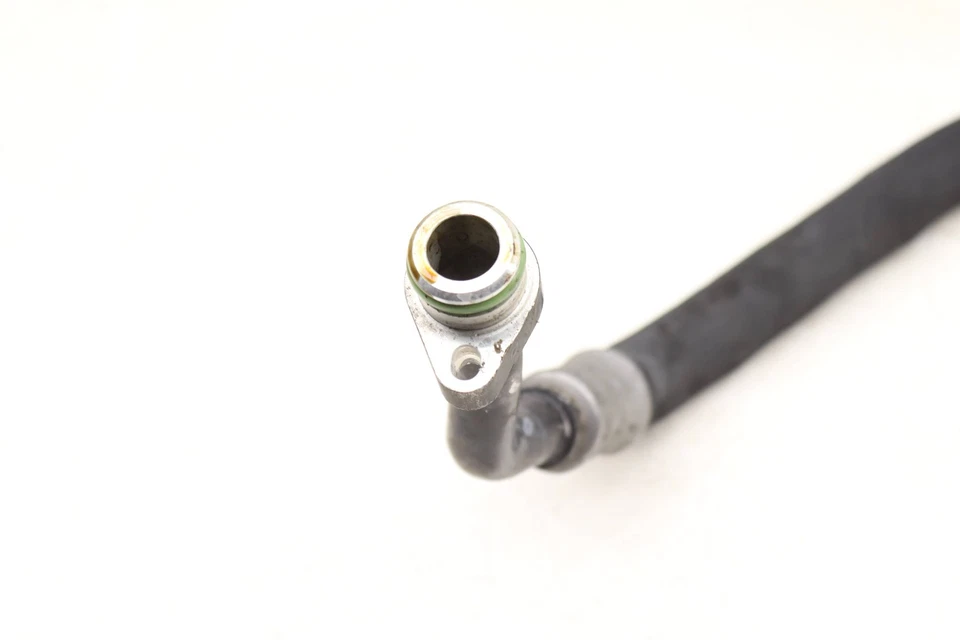 Mercedes-Benz E63 AMG S 2014-2016 5,5 L - Enfriador de aceite del motor línea/tubo Foto 2 de 4