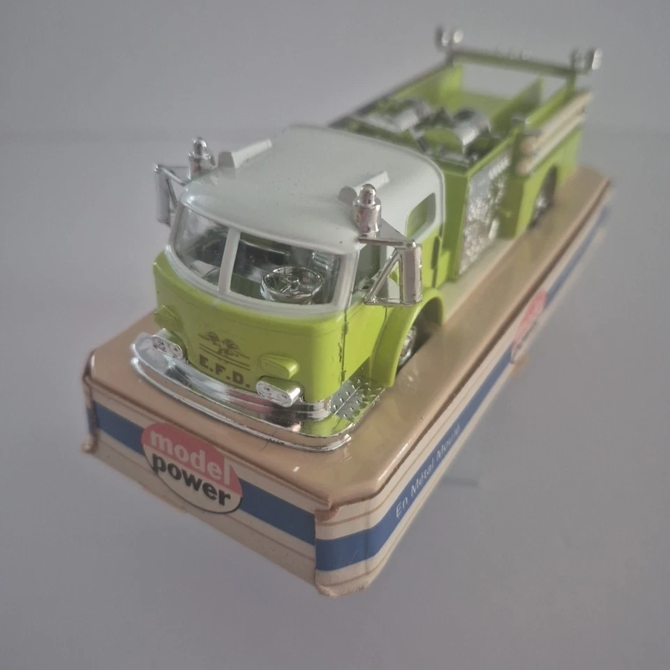 MODEL POWER 1:48 SCALE Yellow PUMPER FIRE ENGINE TRUCK - Image 3 of 4
