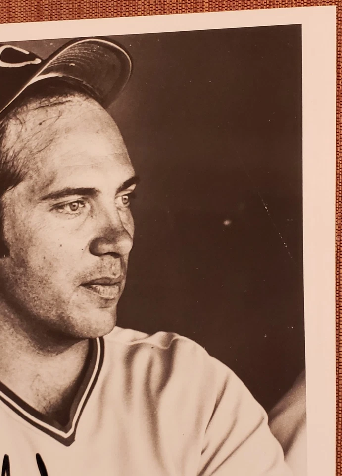 Johnny Bench Auto 8x10 Cincinnati Reds Vintage Baseball Signed Photo JSA HOF - Image 2 of 4