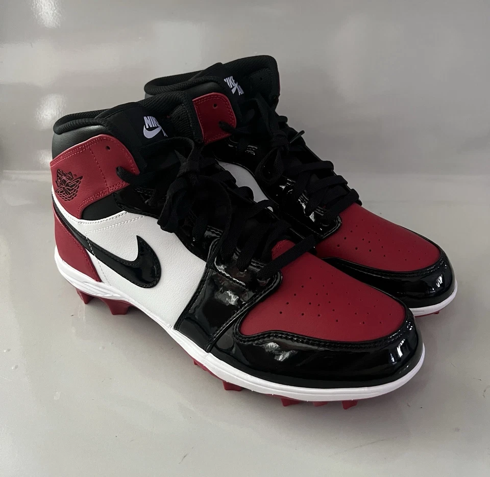 Air Jordan1 Mid TD 'Bred Toe 足球夹板红色黑色专利 FJ6805-601 尺码 11 — 第 3/4 张图片