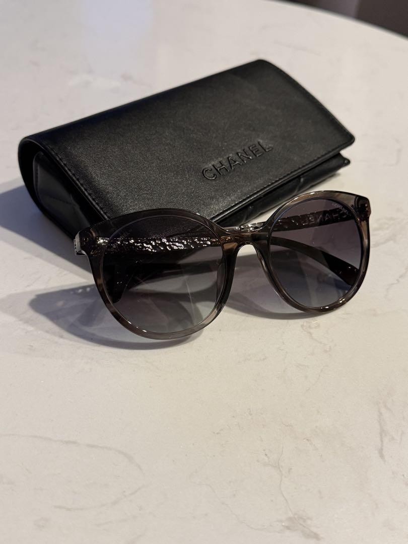 CHANEL women's sunglasses cute used good condition with case