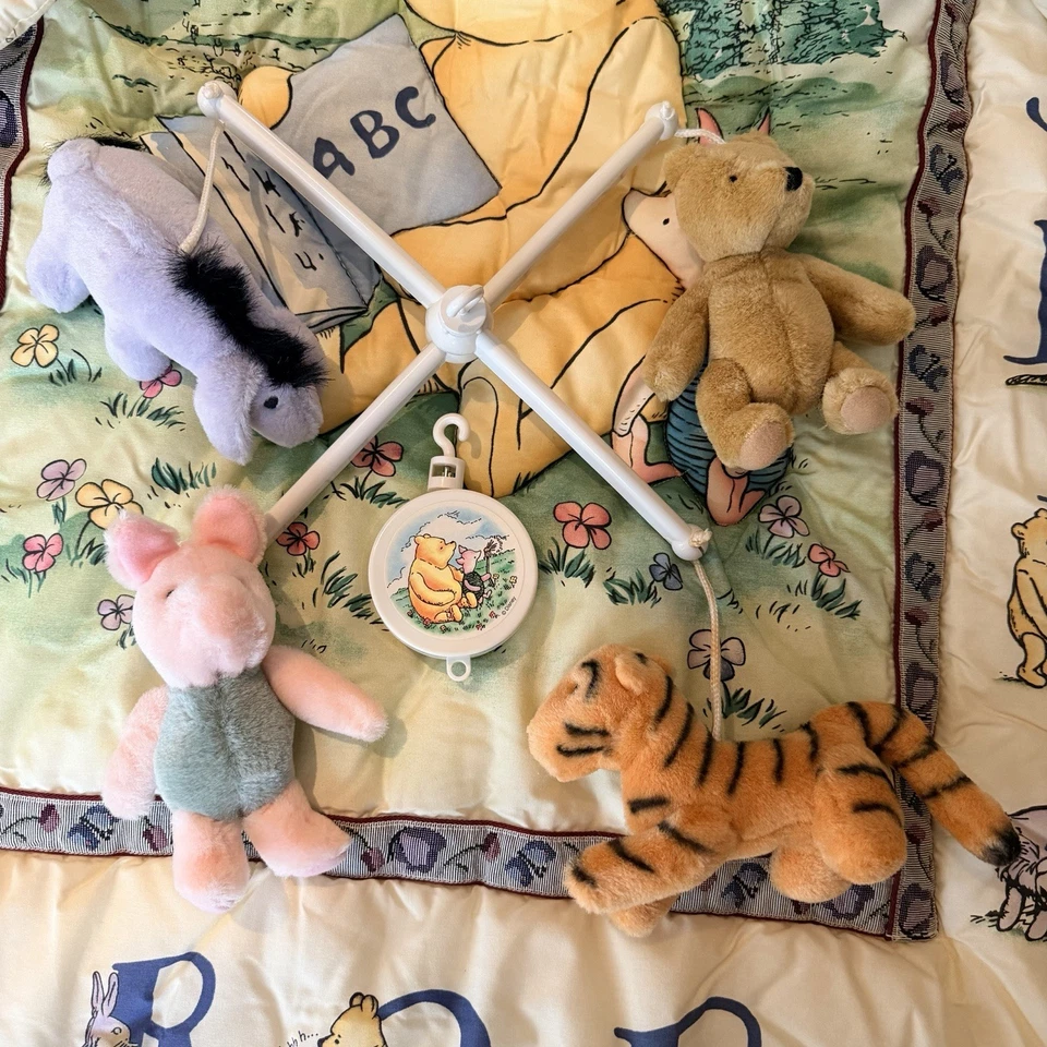Nueva ropa de cama vintage roja para bebé Calliope Pooh - con móvil en funcionamiento - 2 sábanas Foto 2 de 4