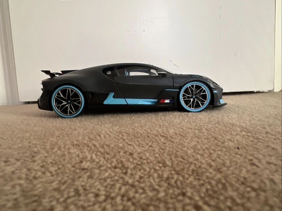 Bugatti Divo Model 1:18 Scale Car Bburago Great Condition. - Image 2 of 4