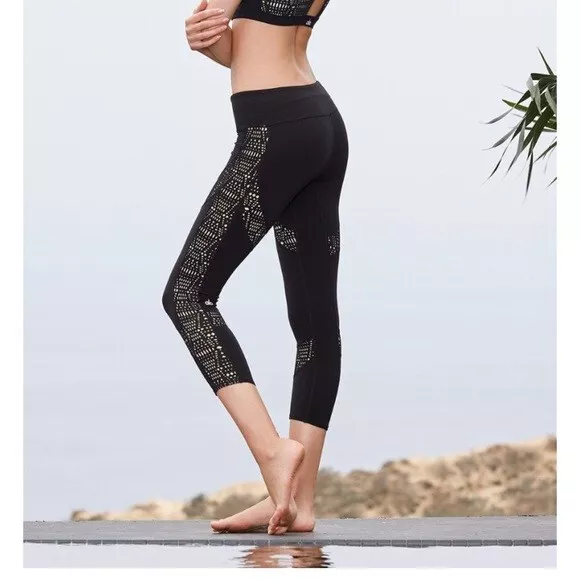 ALO Yoga Black Laser Cut Lined Charm Capri Leggings Medium