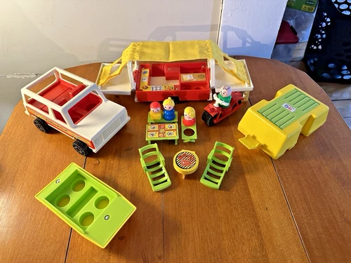 Vintage Fisher Price PLAY FAMILY CAR & CAMPER #992 Jeep BOAT Motorcycle COMPLETE