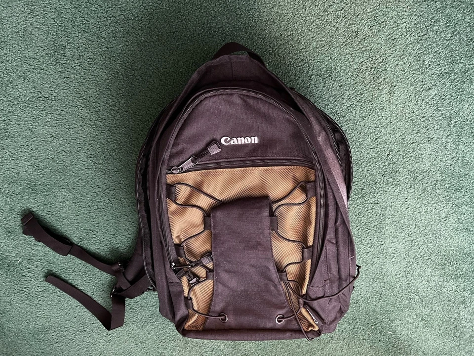 Canon Deluxe Camera Bag Backpack - Image 2 of 3
