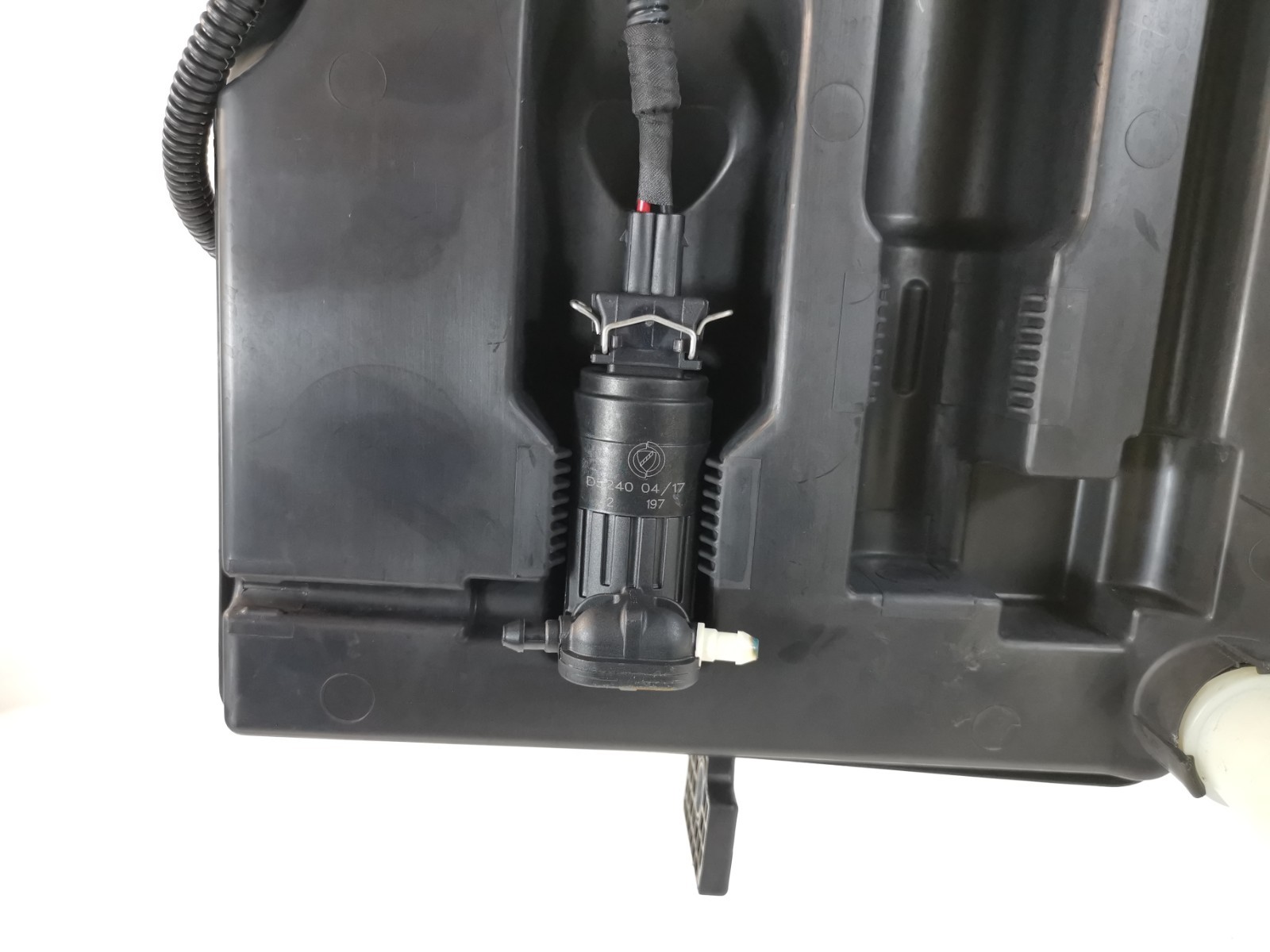 Maserati Levante 3.0 AWD 2017 Window Washer Fluid Reservoir Tank 670034637